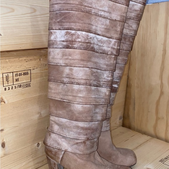 Fun pair of Jeffrey Campbell leather Boots - Picture 7 of 11